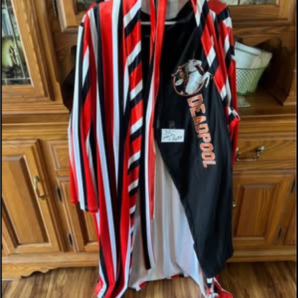 Deadpool robe brand new size XXL. An pj pants size large.